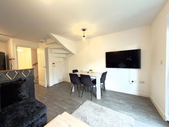 1 bedroom in a house share to rent - Photo 1