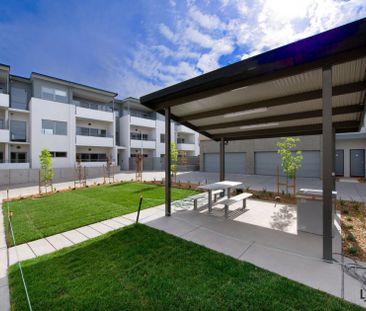 GROUND FLOOR UNIT WITH COURTYARD - Photo 4