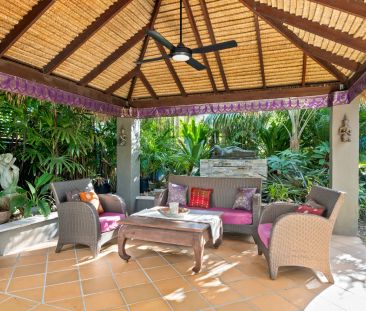 “Resort-Style Living: Elegant Family Home with Pool & Bali Hut” - Photo 5