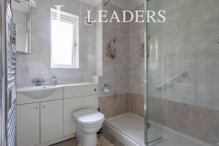 2 bedroom bungalow to rent Willow Walk, Redhill, Surrey, RH1 - Photo 4