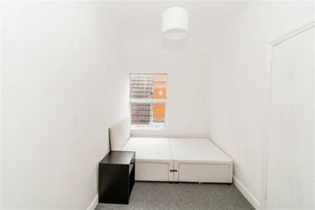 Darwin Road, SO15 - Photo 2