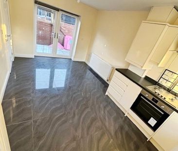 3 bedroom detached house to rent - Photo 3