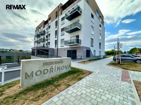 Pronájem moderního bytu 1+kk s velkou terasou na ulici Modřínová v Třebíči - Photo 4