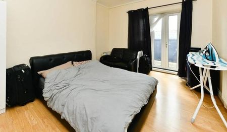 2 Bed Flat, Wickford House, E1 - Photo 2