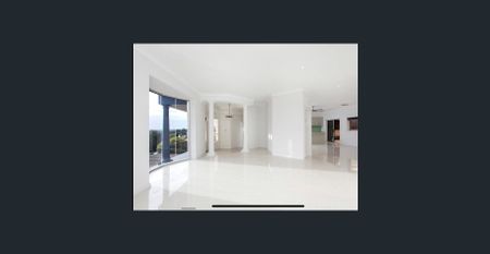 Spacious Morden House - Photo 2