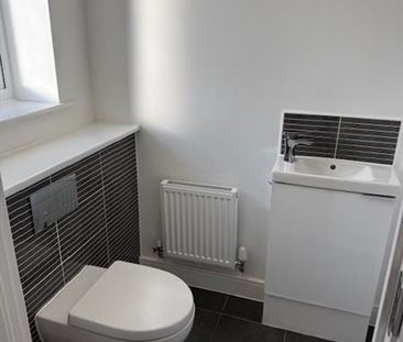 2 bedroom semi-detached house to rent - Photo 6