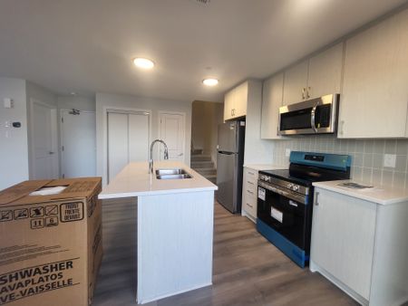 For Lease - 801 Glenroy Gilbert Drive Unit# 22, Barrhaven, Ontario - Photo 2