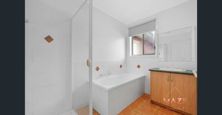 Fresh, Light-Filled Home in a Convenient Werribee Pocket - Photo 2