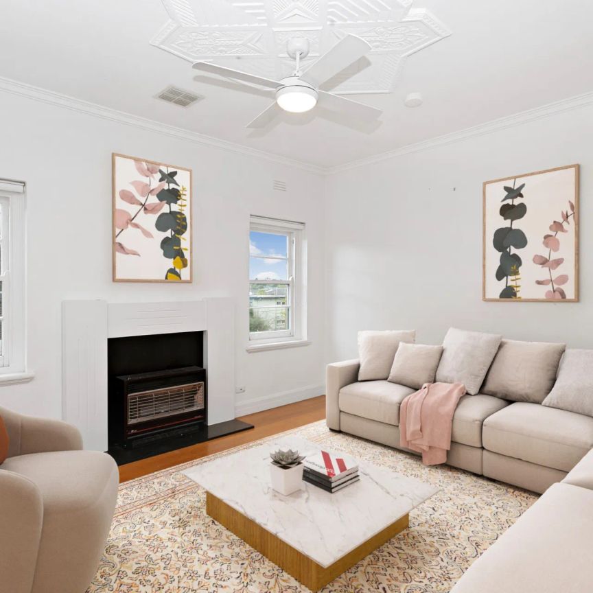 Fully Renovated Art Deco in Prime Lifestyle Locale (3 parking permits available) - Photo 1