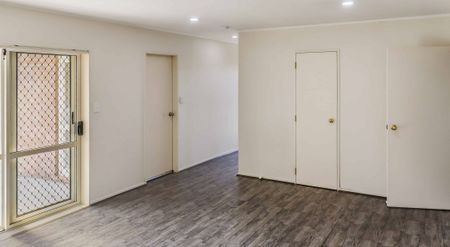 Three bedroom home! - Photo 2