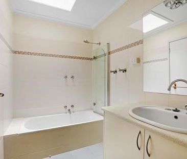 Charming Two-Bedroom Townhouse in a Prime Location - Photo 2