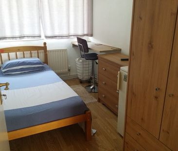 Room in a Shared Flat, Tildesley Road, SW15 - Photo 4
