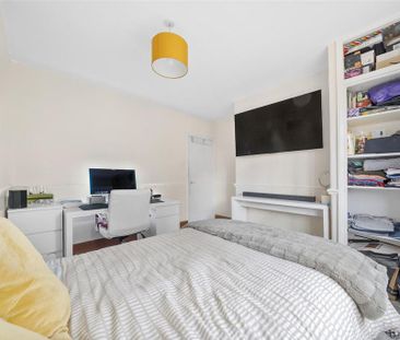 3 bedroom flat to rent - Photo 2