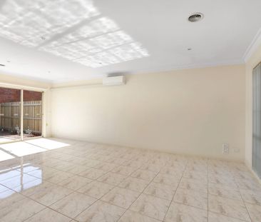 Inviting 3 bedroom home - Photo 1