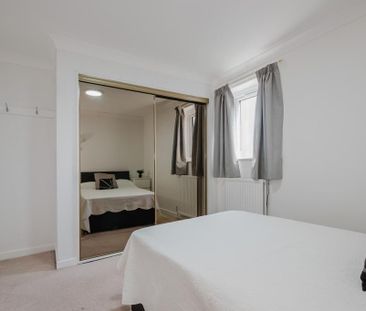 3 bedroom flat to rent - Photo 5