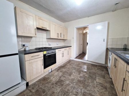 3 bedroom terraced house to rent - Photo 2