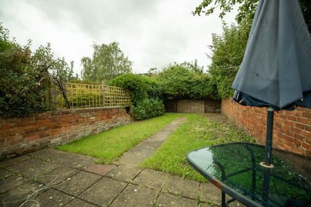 6 bedroom terraced house to rent - Photo 3