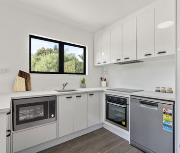 Newly renovated sunny 2 bedroom unit in prime location - Photo 6