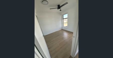 Nearly New Family Home - Photo 3