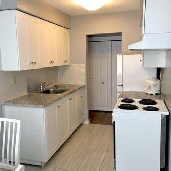 Kitsilano close to beach one bed room with balcony - Photo 4