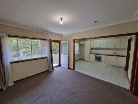 LEASED ON 5 DEC.....1BR Flat In Great Location - Photo 1