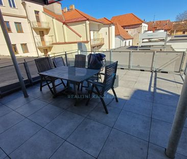 Pronájem bytu 1+kk a garsoniéry 41 m² - Fotografie 6