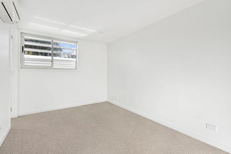 Modern Two Bedroom Townhouse - Photo 2