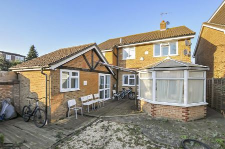 6 bedroom detached house to rent - Photo 3
