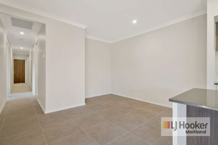 Modern Family Home in the Heart of Gillieston Heights - Photo 2