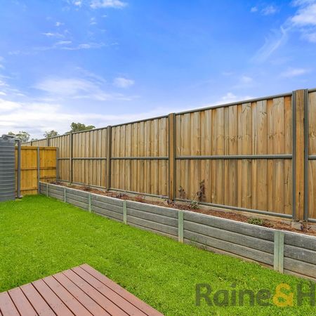 Modern & Low-Maintenance Granny Flat in Gledswood Hills - Photo 4