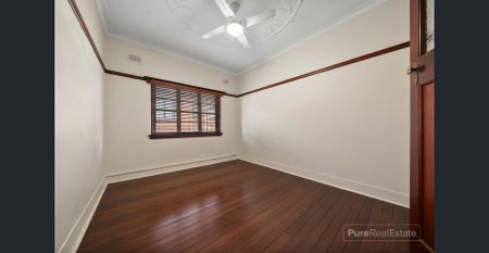 Top-Floor Art Deco Charm Meets Modern Convenience - Photo 5