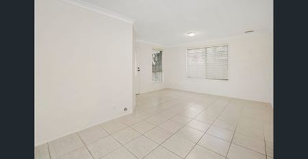Spacious Townhouse in the Heart of Mona Vale - Photo 2