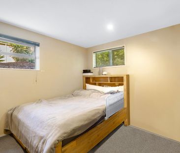 Cosy two-bedroom unit in great Avondale Heights location - Photo 1