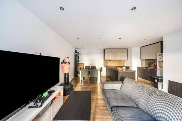 2 bedroom flat to rent - Photo 1