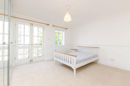 4 Bed Semi-Detached House, Nightingale Mews, E3 - Photo 3