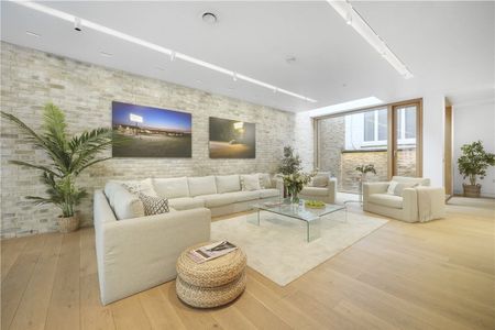 Boasting an highly enviable location this beautifully designed 3 bedroom mews house offers high specification fittings with luxurious décor. - Photo 5