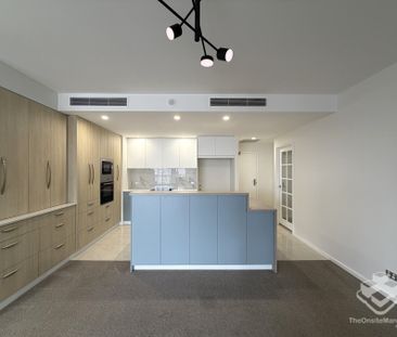 Luxury Apartment Living in the Heart of Emerald Lakes - Photo 6