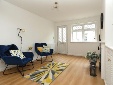 3 bedroom terraced house to rent - Photo 2