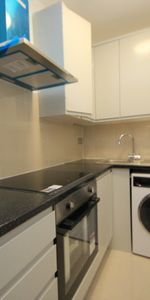 De Havilland Road, Edgware, HA8 - Photo 3