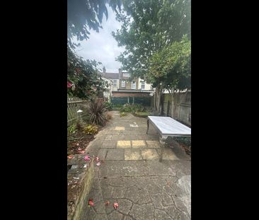 3 Bed Terraced House, Friars Road, E6 - Photo 6