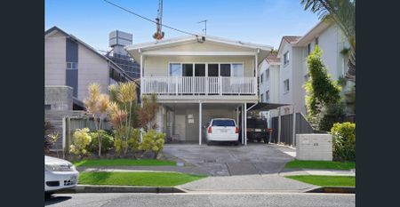 UNIQUE GROUND FLOOR APARTMENT - Photo 5