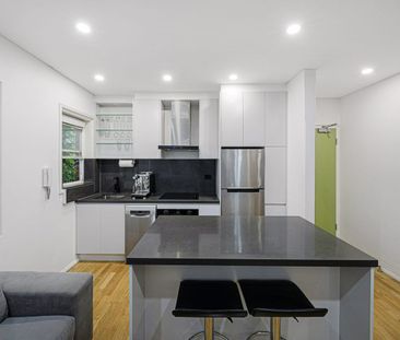 Fully Renovated Ground Floor Apartment - Photo 3