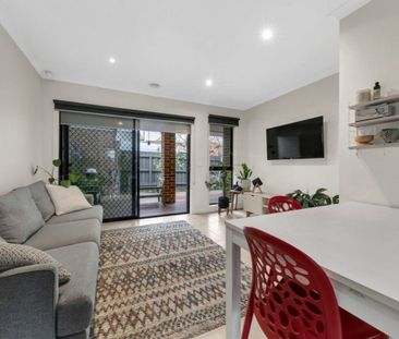 Splendid 4Br Townhouse in St Albans! - Photo 1