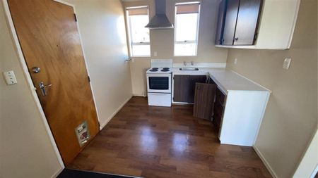 1 Bedroom Unit plus study - Close to Town - Photo 5