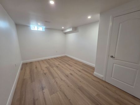 For Lease - 250 Sunset Ridge, Vaughan, Ontario - Photo 4