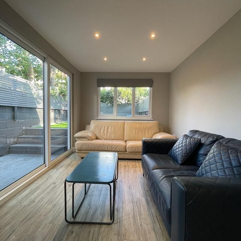 6 bedroom terraced house to rent - Photo 1