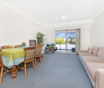 First Floor One-Bedroom Apartment in Prime Croydon Location - Photo 1