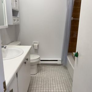 1 mois de louer GRATUIT, libre 1er avril, quartier calme, sécuritaire. - Photo 2