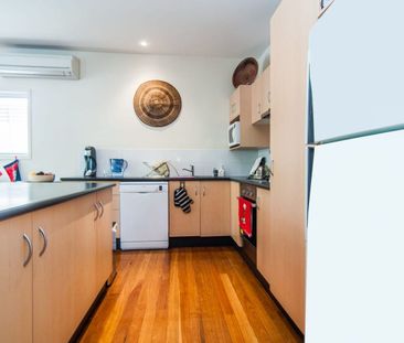 Privacy & Convenience in the Heart of Rosalie – Walk to Everything! - Photo 3