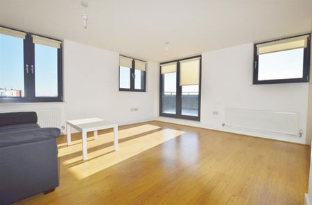 2 bedroom Flat To Let - Photo 2